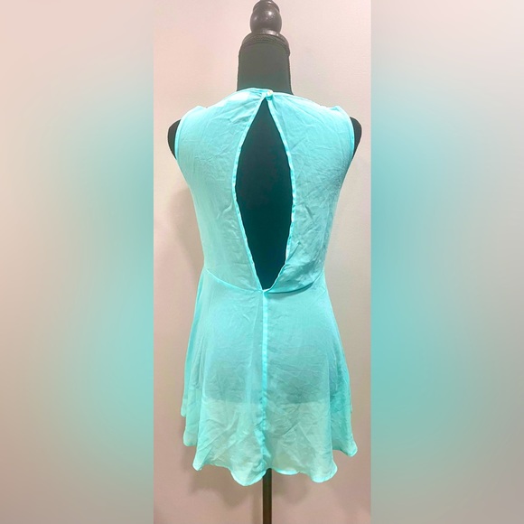 Day Trip 🐠 Sheer Lace Hi-Lo Tank - Picture 5 of 10